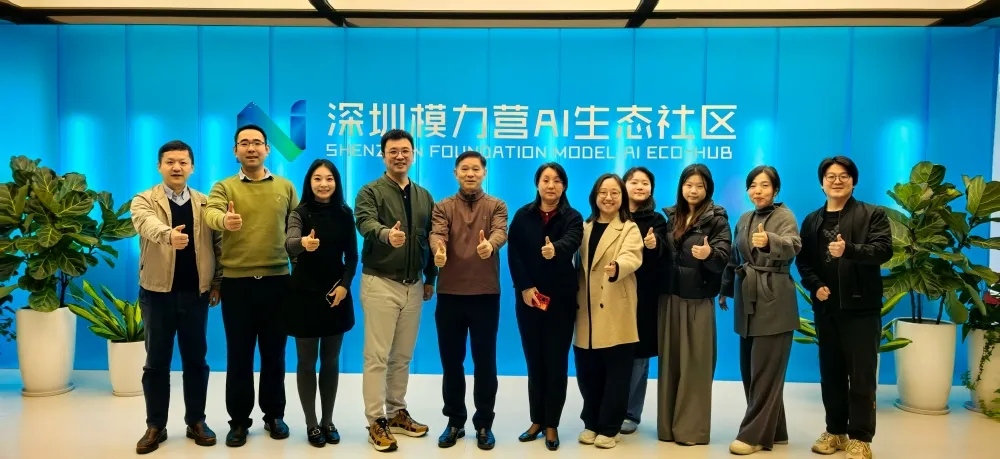122cc太阳集成游戏董事长贺臻调研慰问模力营运营团队